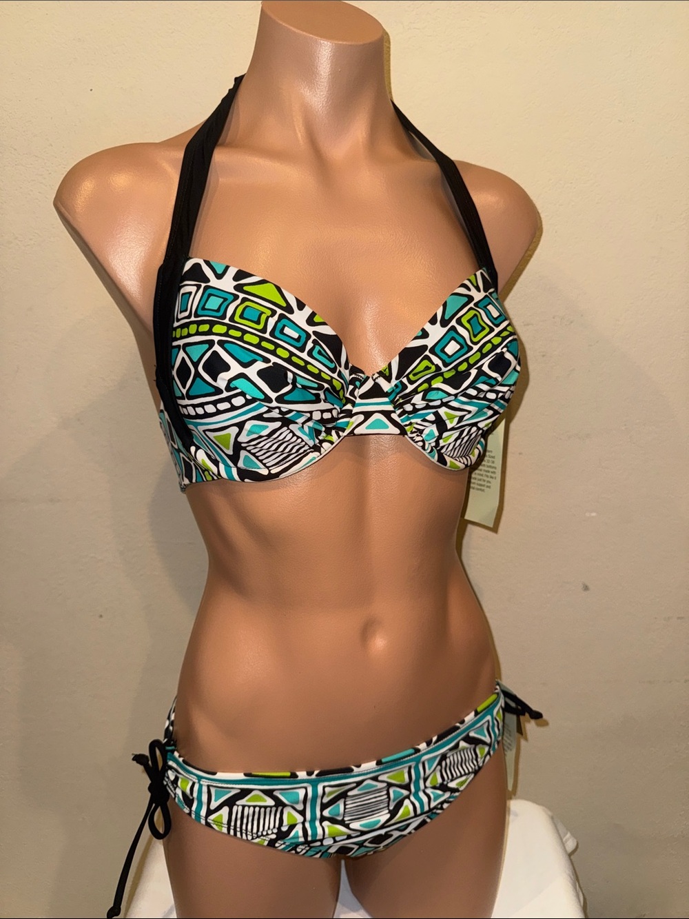 NWT 2Bamboo bikini set underwire size S 32-34B/C
